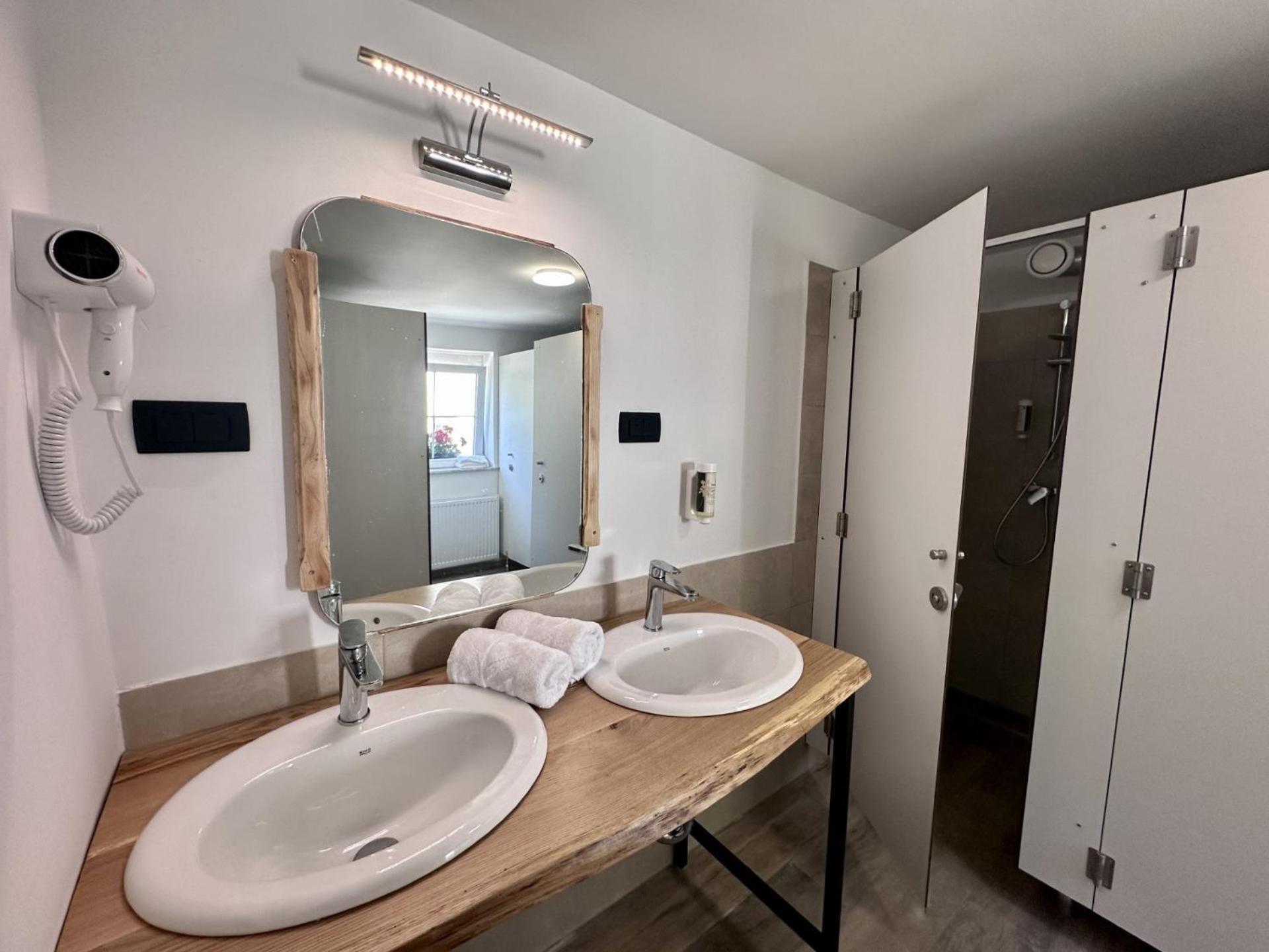 Bajta Kroparica Exterior foto